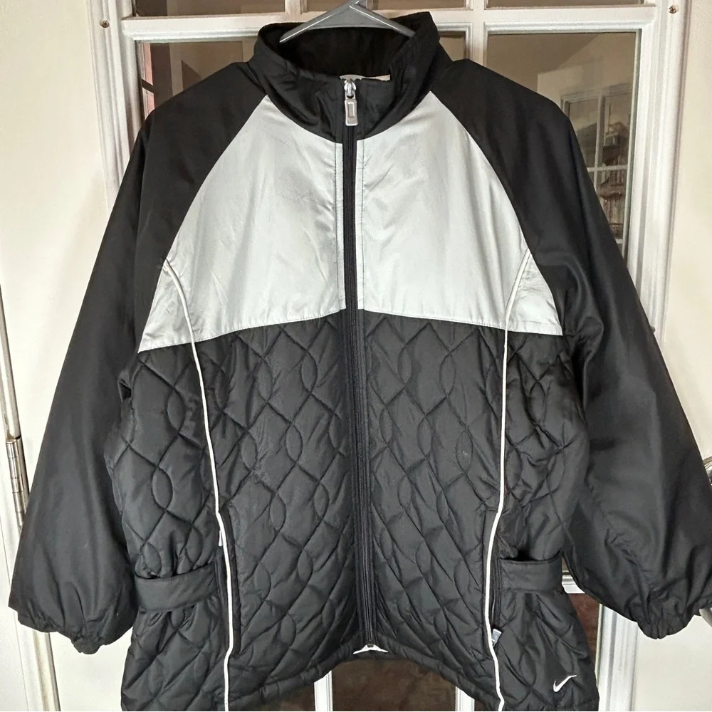 Nike‎ Women’s Black and White Quilted Puffer Jacket Size Large